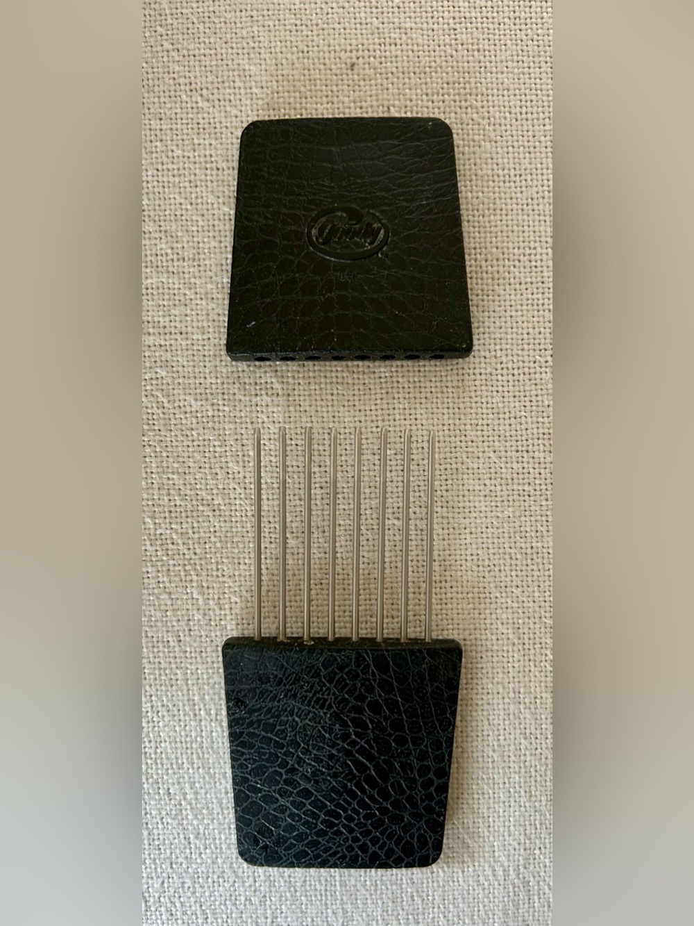 This item is a vintage Goody travel hair pick featuring a protective slipcover.